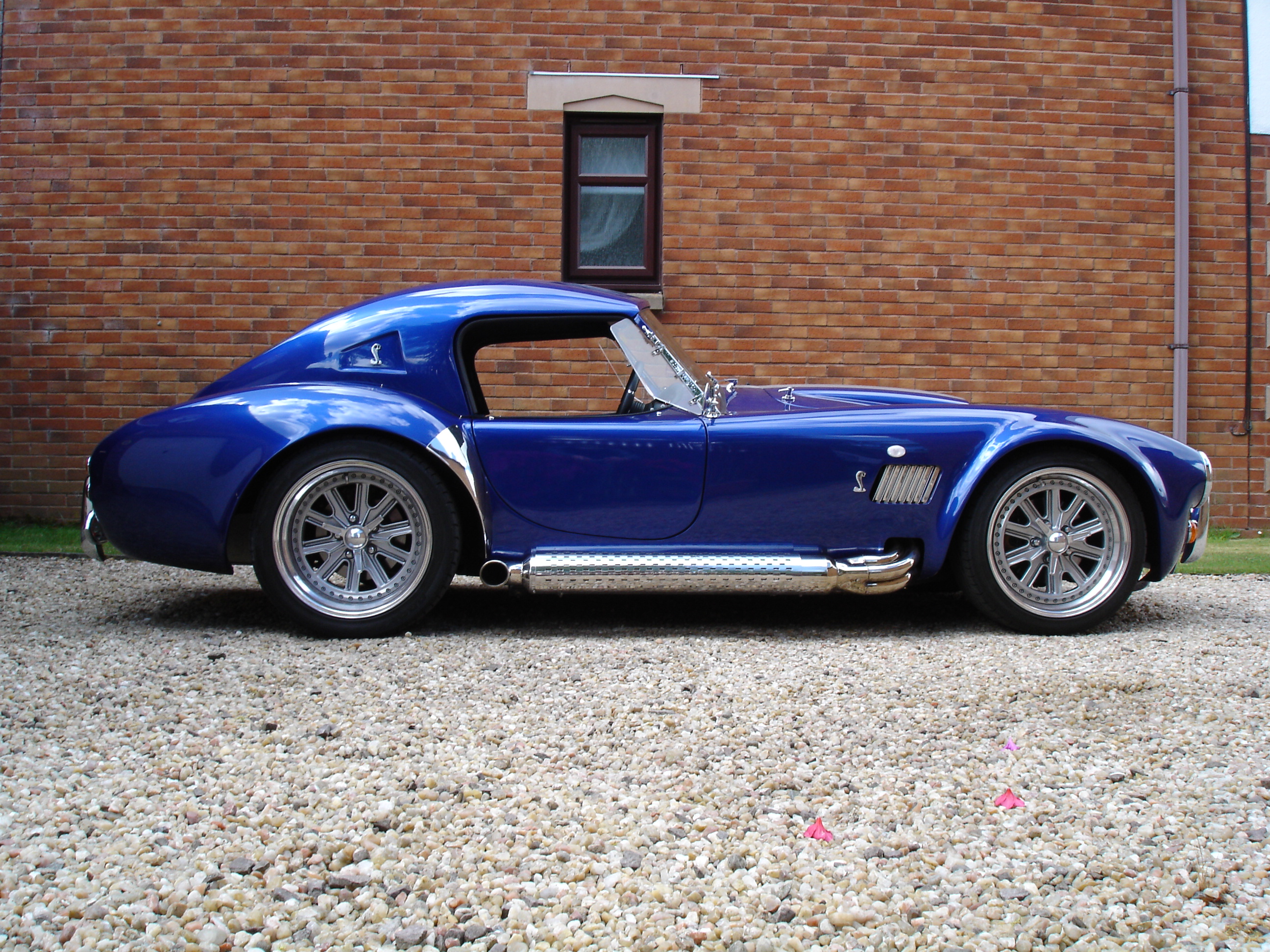 Side profile of the AC Cobra 427 replica