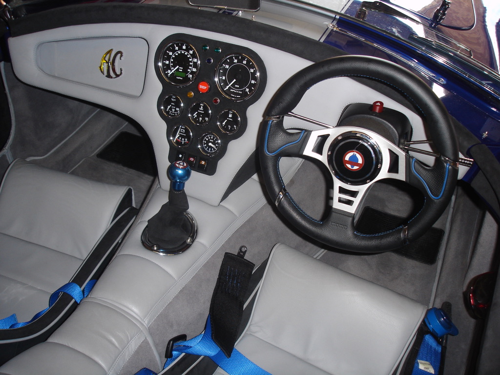 Cockpit with leather and alcantara interior