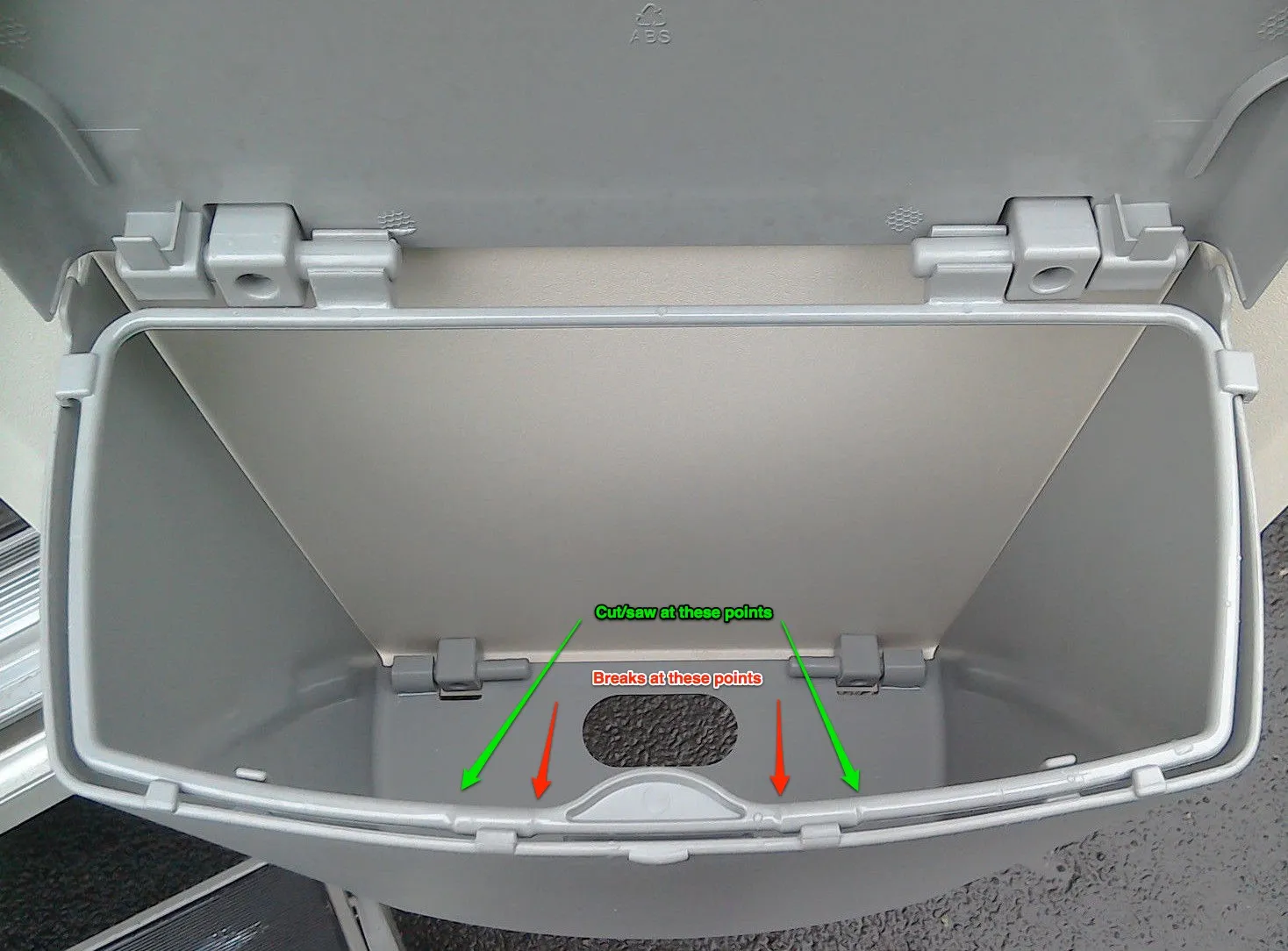 Location of the break on the waste bin frame