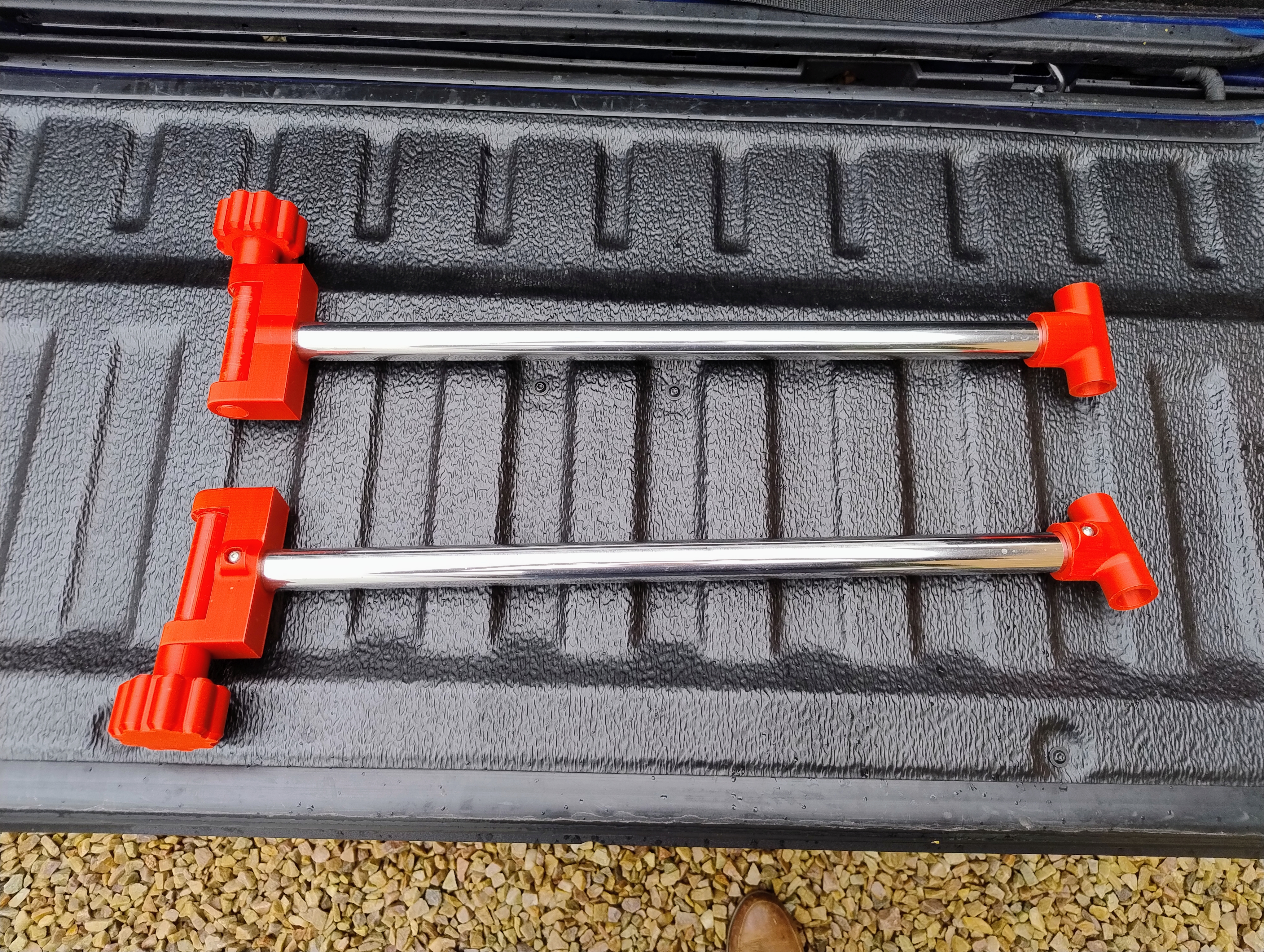 Close up view of assembled struts